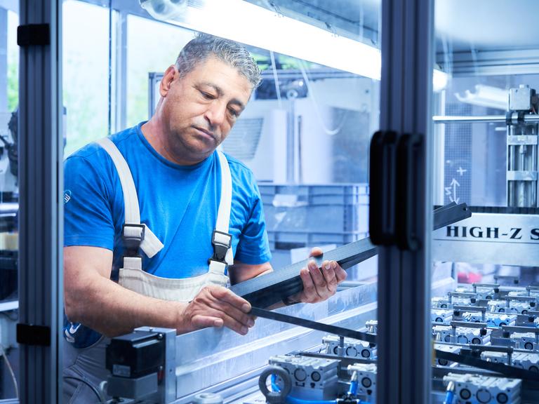 Milling of plastic parts